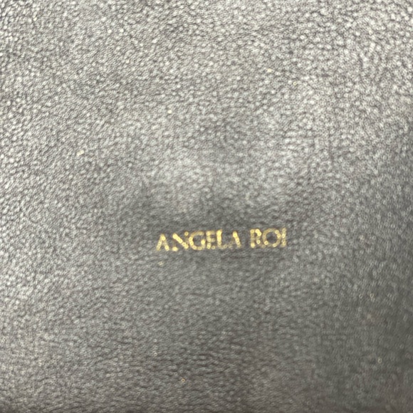 Angela Roi’s vegan midi size black handbag. - Picture 1 of 2